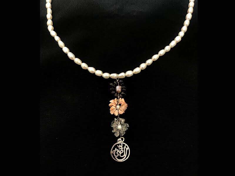 PEARL NECKLACE WITH 3 FLOWERS & SALAM WORD