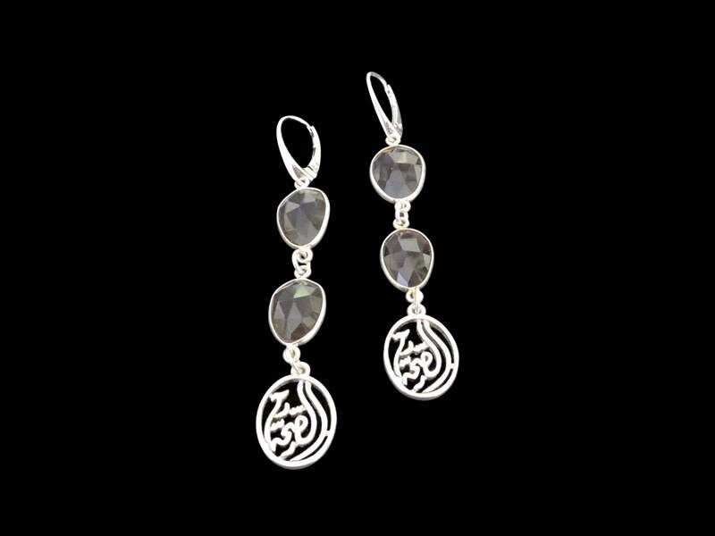 EARRING WITH FRENCH HOOKS. TWO GEMSTONES WITH SILVER BORDER AND SALAM WORDS
