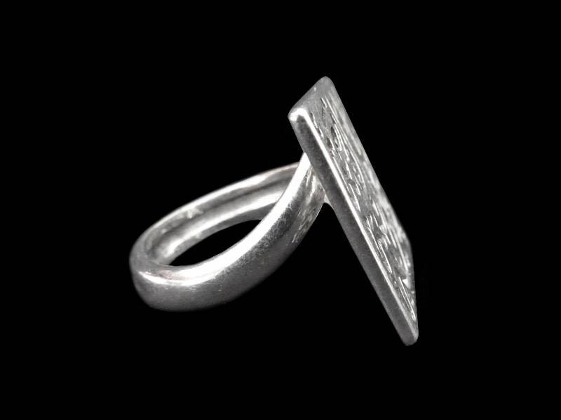 Nima Afia Silver ring with Twist Band