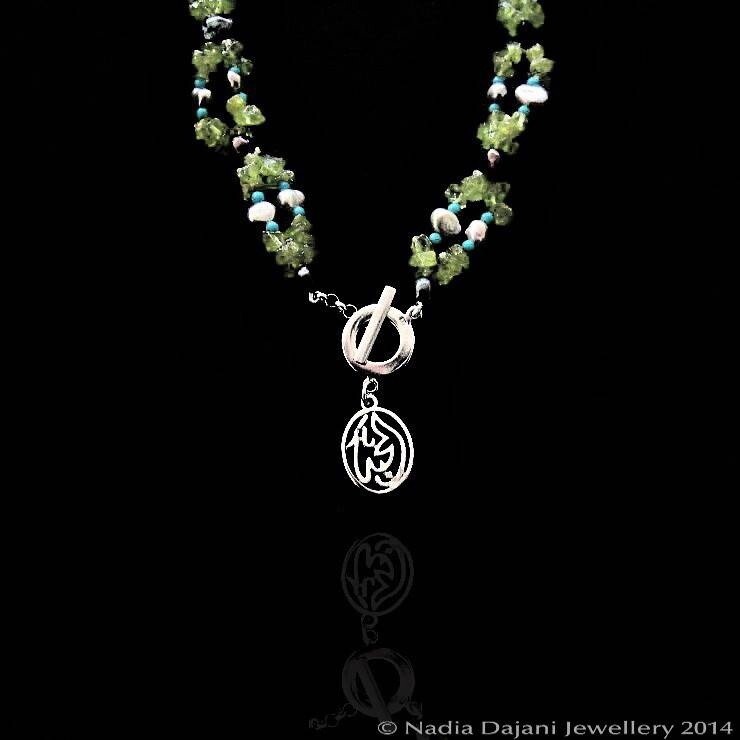 EMBROIDERED STONE NECKLACE WITH CLOSURE &amp; WORD