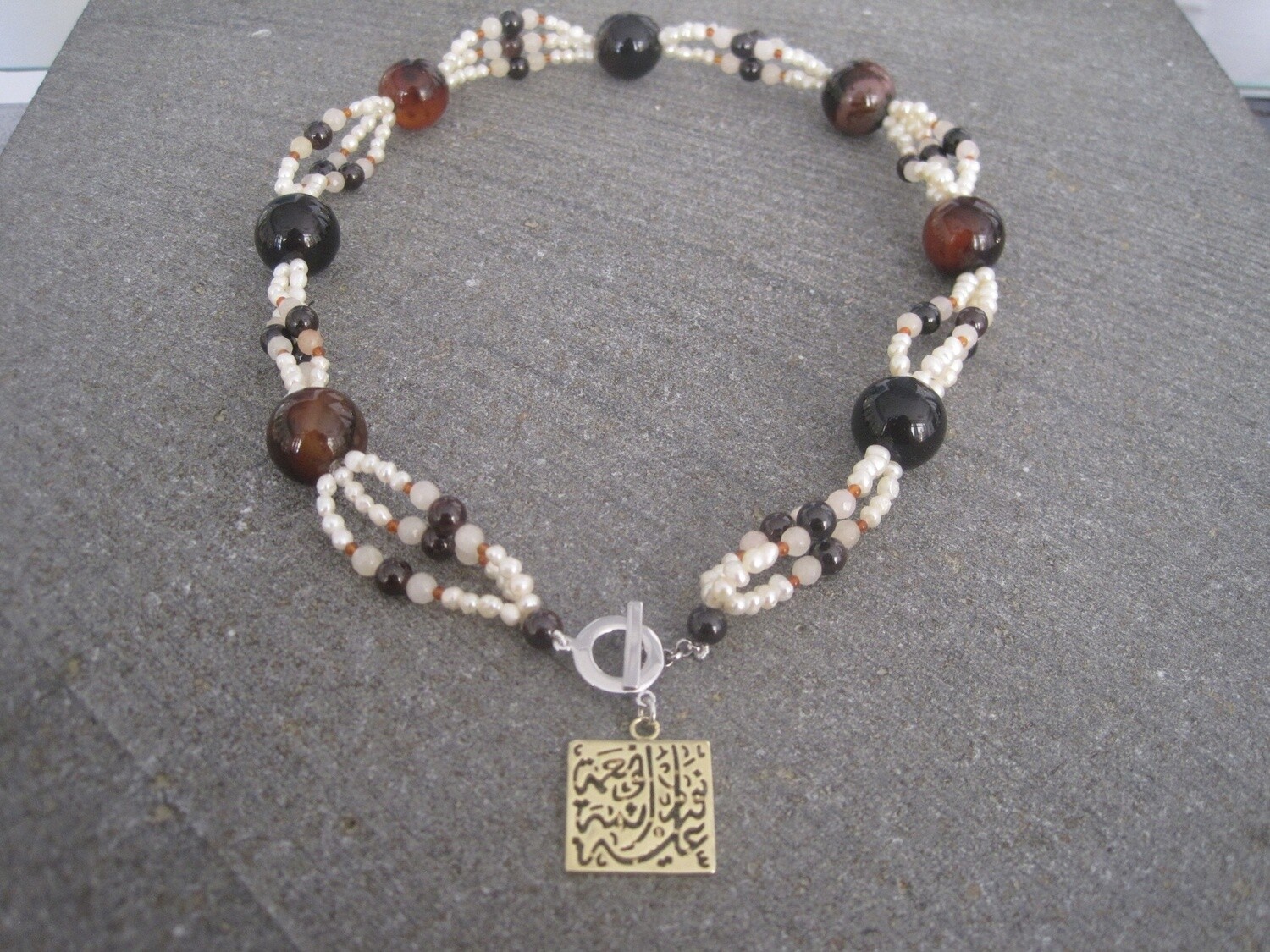 EMBROIDERED NECKLACE WITH FRONT CLOSURE AND GP NIMAH PENDANT