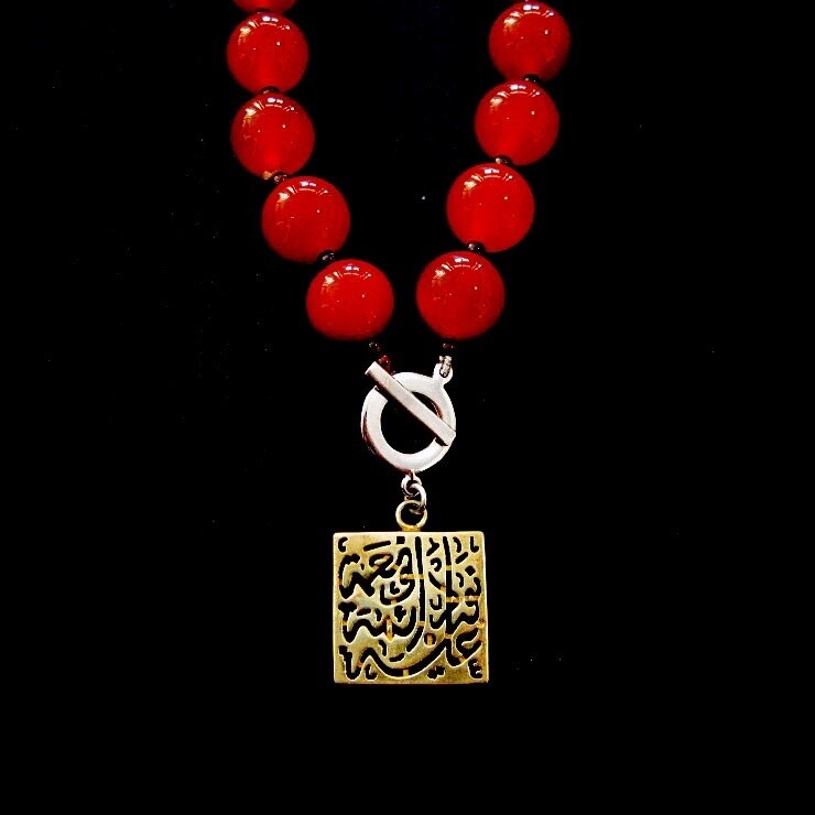 LARGE STONE NECKLACE WITH FRONT CLOSURE &amp; SQUARE NIMA PENDANT