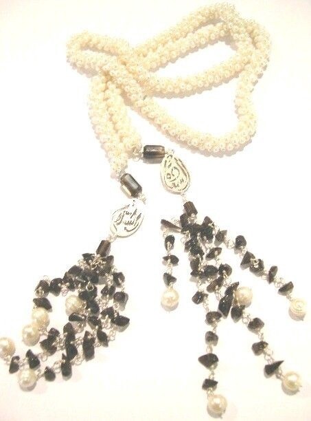 KNITTED PEARL TIE WITH WORDS AND TASSEL