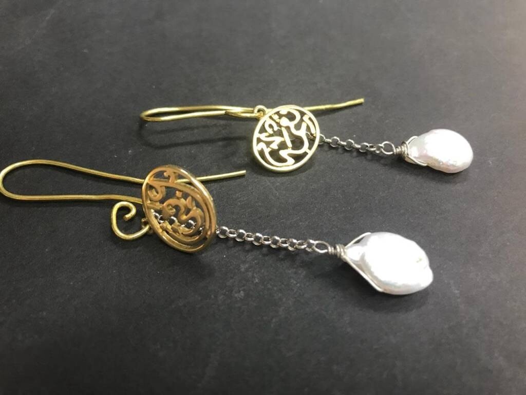 S CURVE GP EARRINGS WITH NIMA AND PEARL