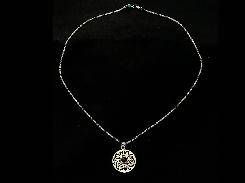 CHAIN NECKLACE WITH MASHA'ALLAH AND CABOCHON