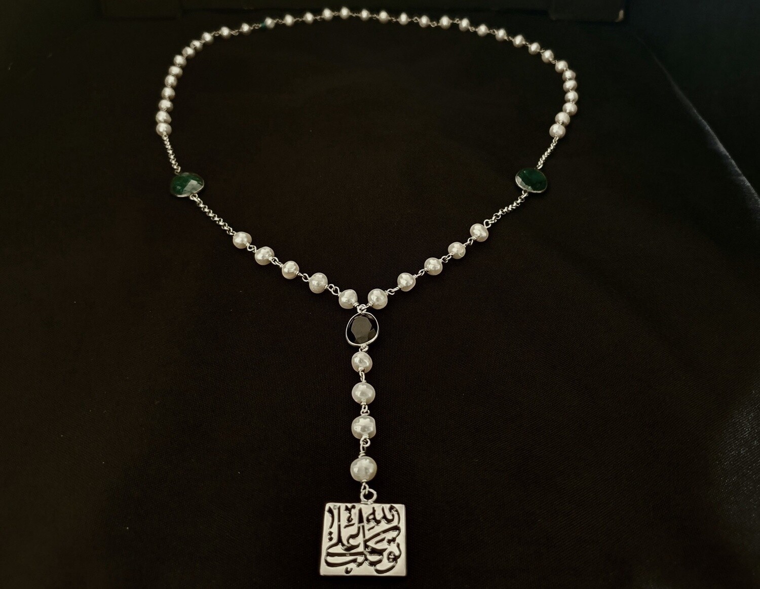 LONG PEARL NECKLACE WITH GEMSTONES AND TAWAKUL