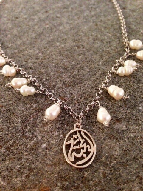 CHAIN NECKLACE WITH PEARL DANGLES & SALAM WORD