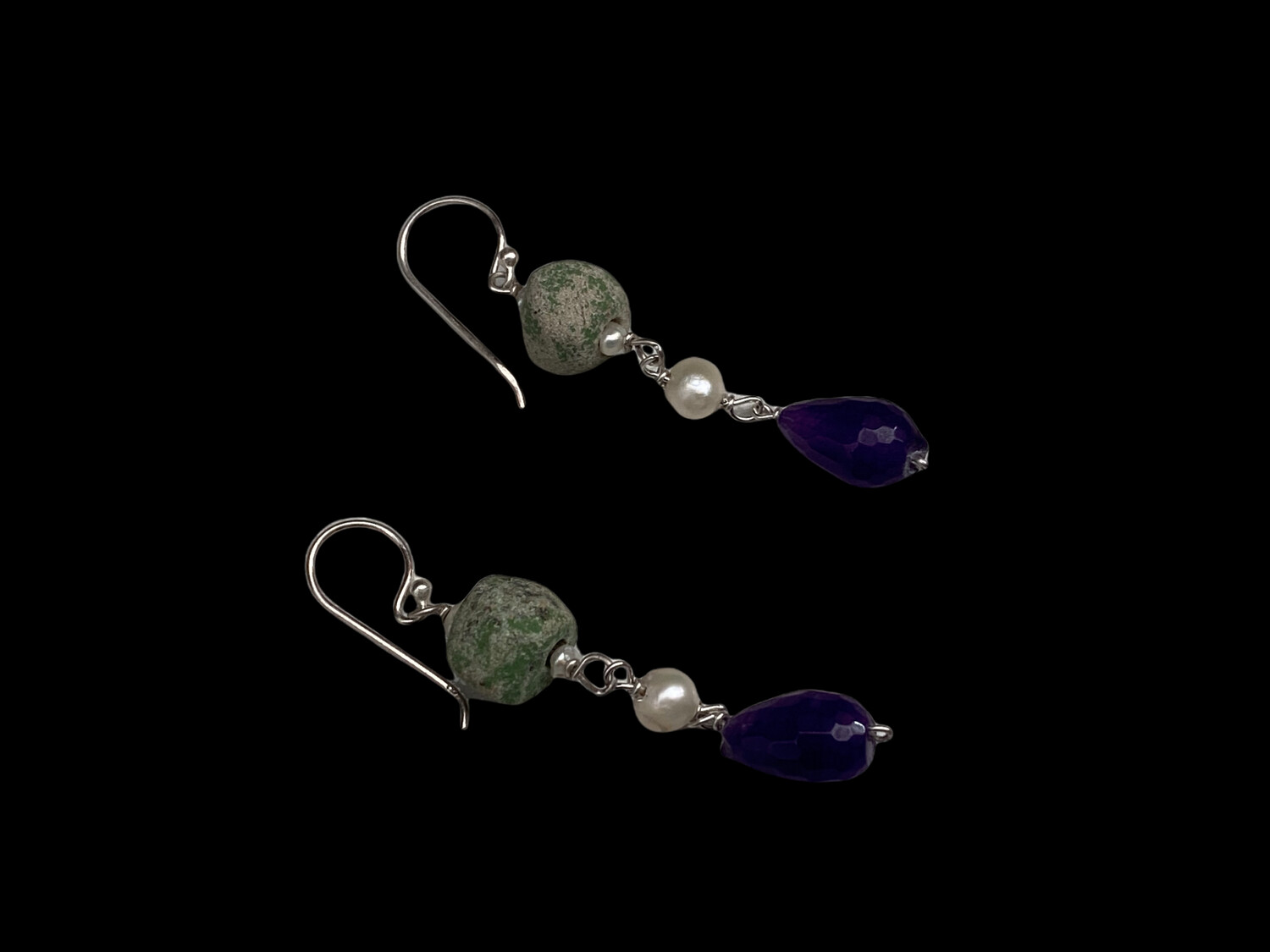 Kunouz Stone and Pearl drop Earring