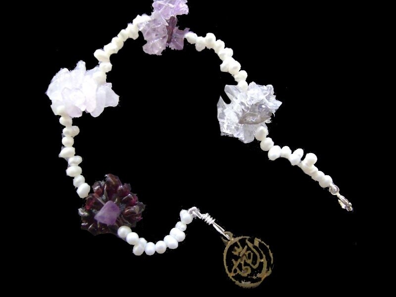 GEMSTONE FLOWER BRACELET WITH WORD