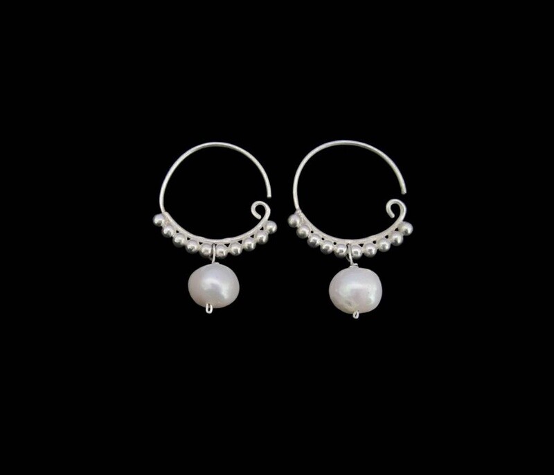 OVAL ROMAN EARRINGS BEADED WITH PEARL DROP