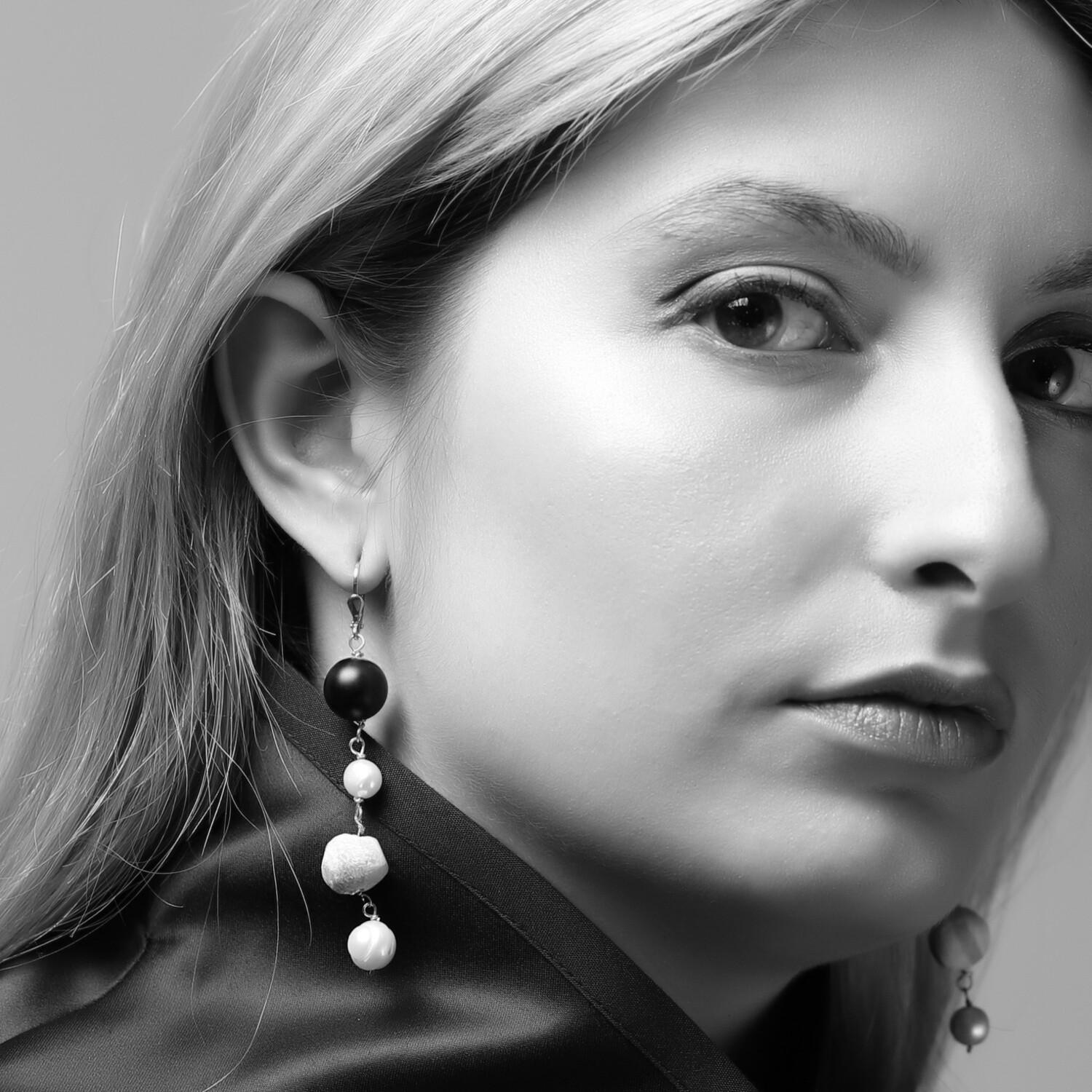 Kunouz Earring Black &amp; White