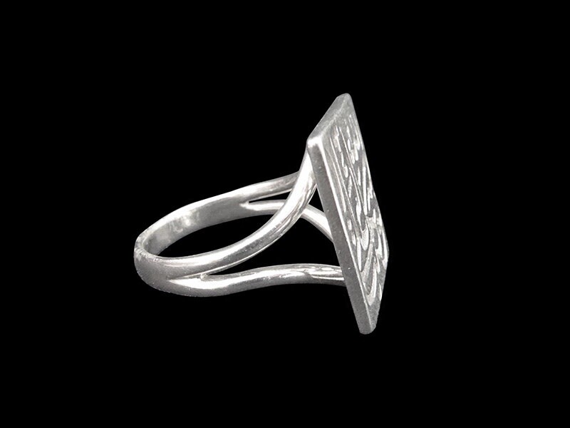 NIMA AFIA SQUARE RING SILVER WITH V PROFILE