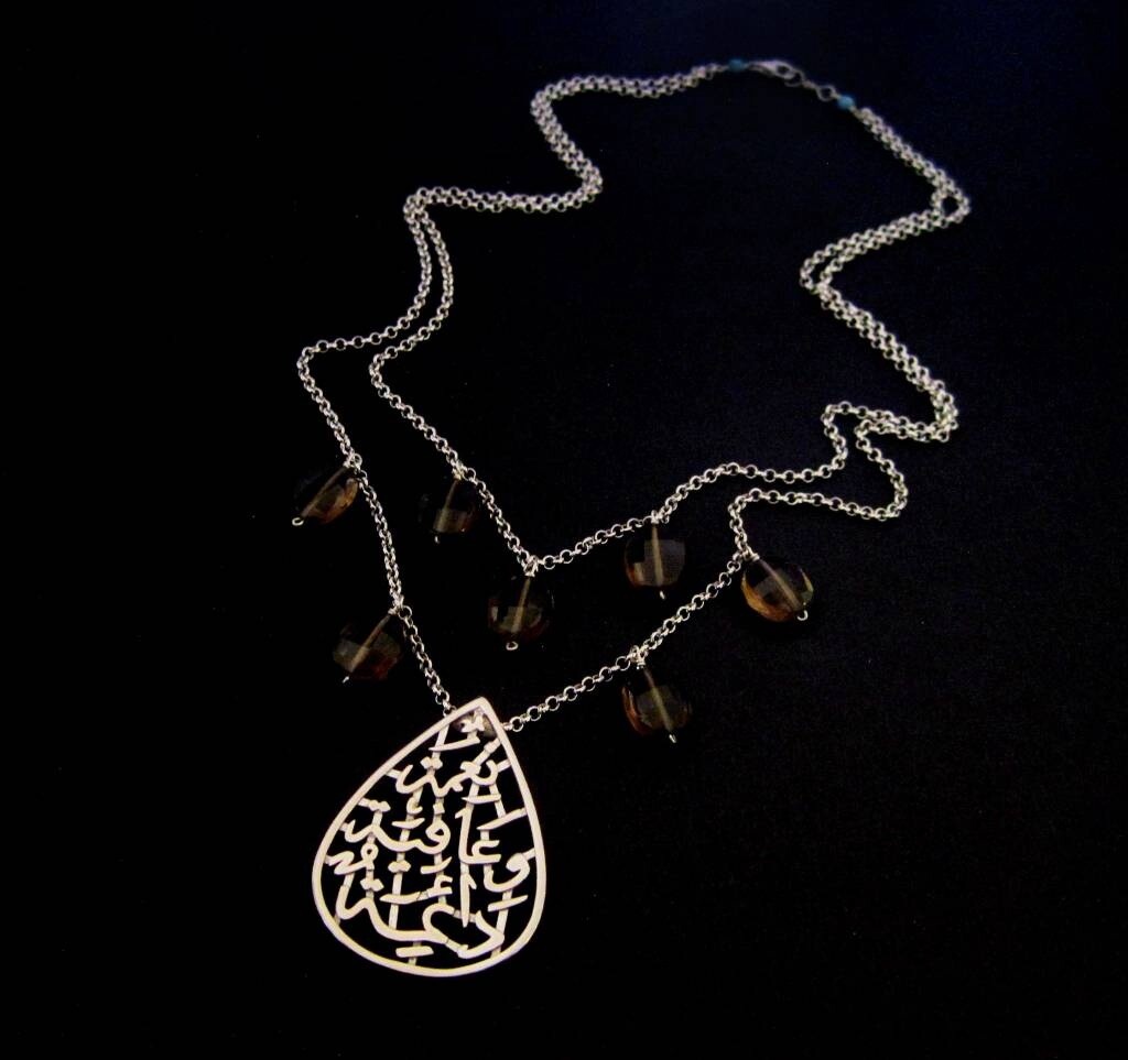 NIMAH WITH 2-ROW SILVER CHAIN AND 7 STONES