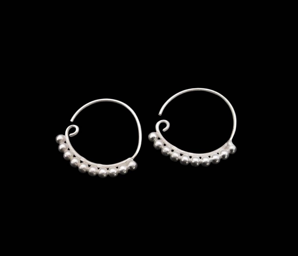 ROUND ROMAN HOOP EARRINGS WITH SILVER BEADS