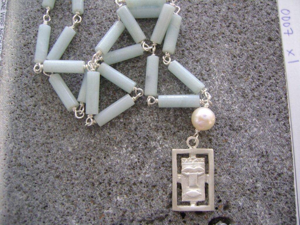 FRAMED PETRA NECKLACE