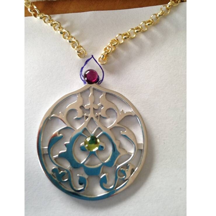 SVGP CHAIN. GARNET CABOCHON. NEW ARABESQUE PENDANT