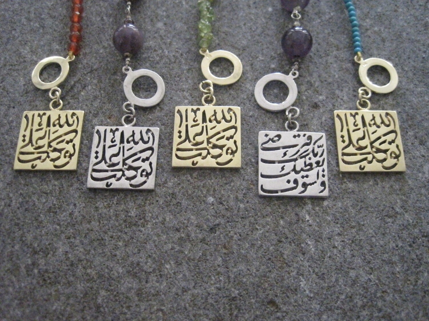 STONE NECKLACE FRONT CLOSURE &amp; GP TAWAKUL
