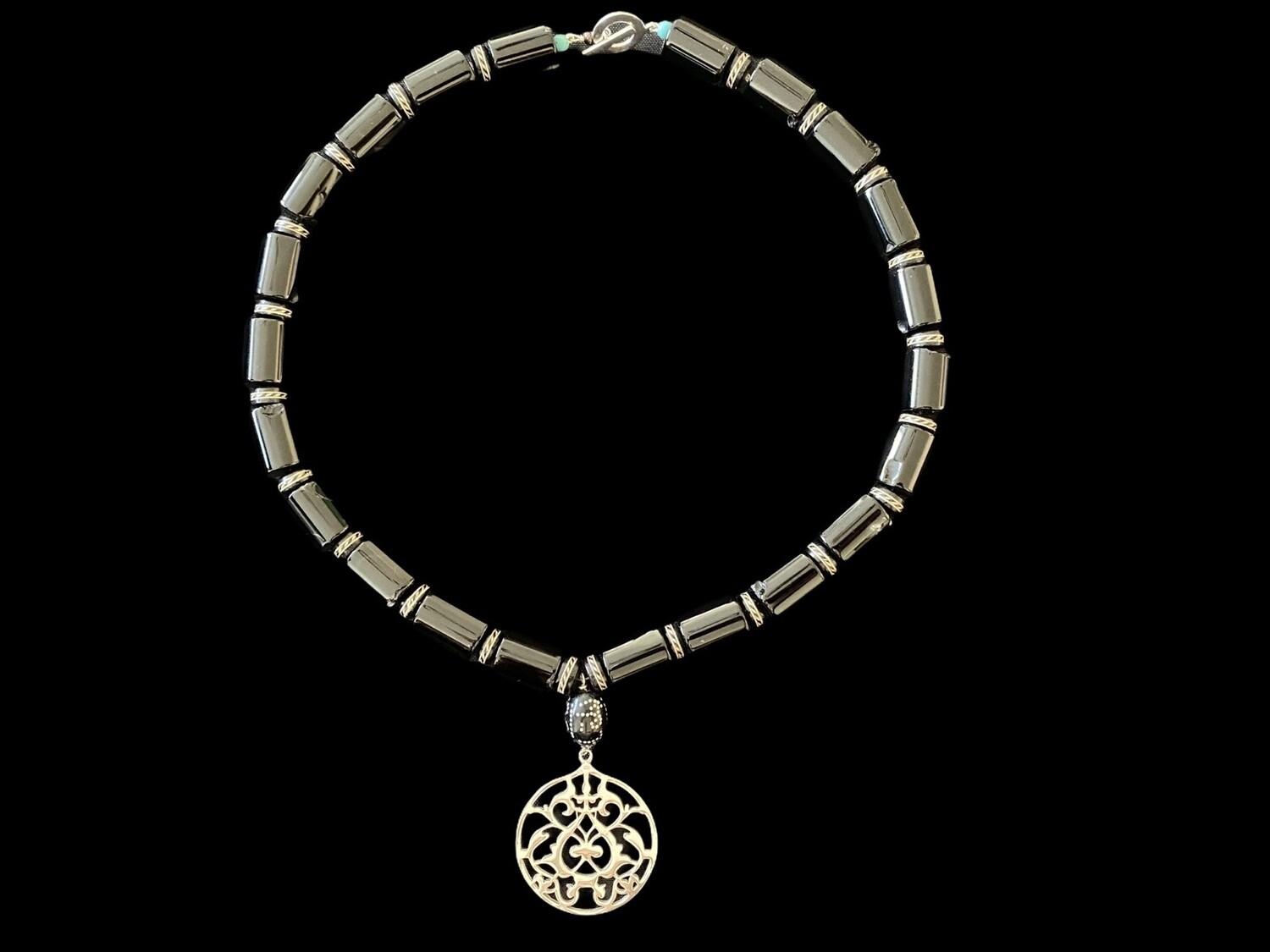 YOUSOR NECKLACE WITH FLORAL ARABESQUE