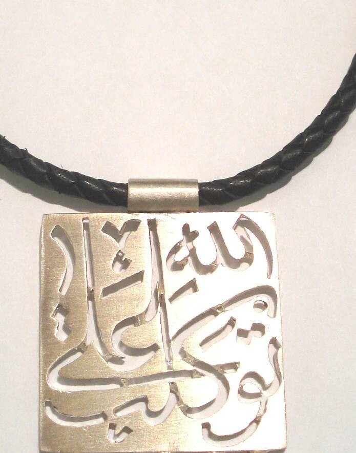 TAWAKUL NECKACE ON LEATHER 4CM