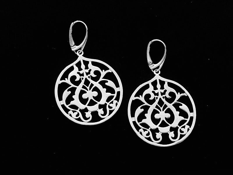 ROUND ARABESQUE EARRINGS WITH FRENCH HOOK