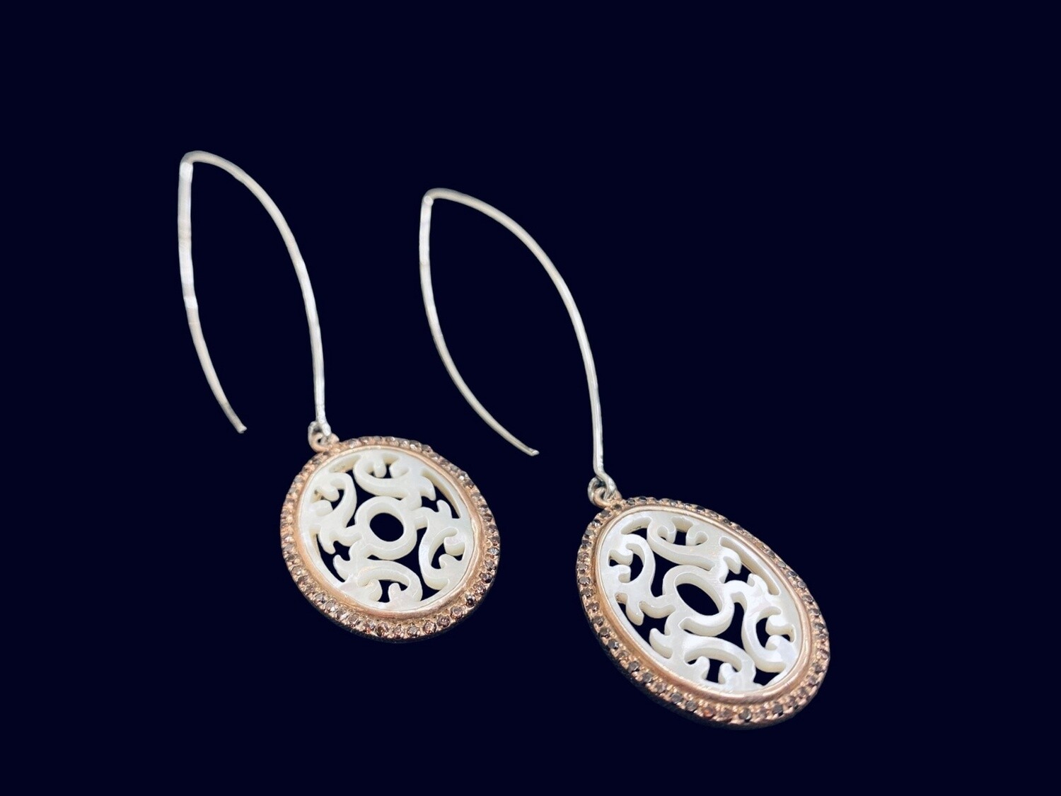 LONG OVAL HOOK EARRINGS WITH MOTHER OF PEARL