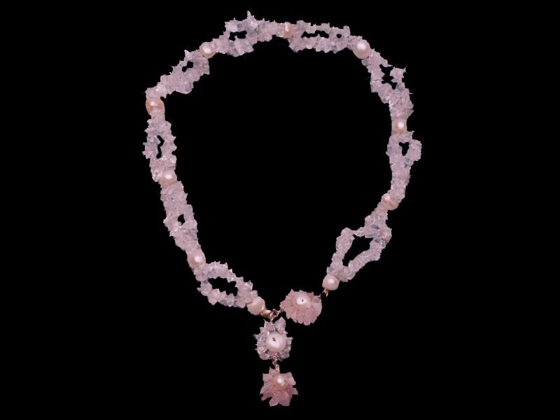 STONE NECKLACE. FRONT CLASP. WITH 3 FLOWERS
