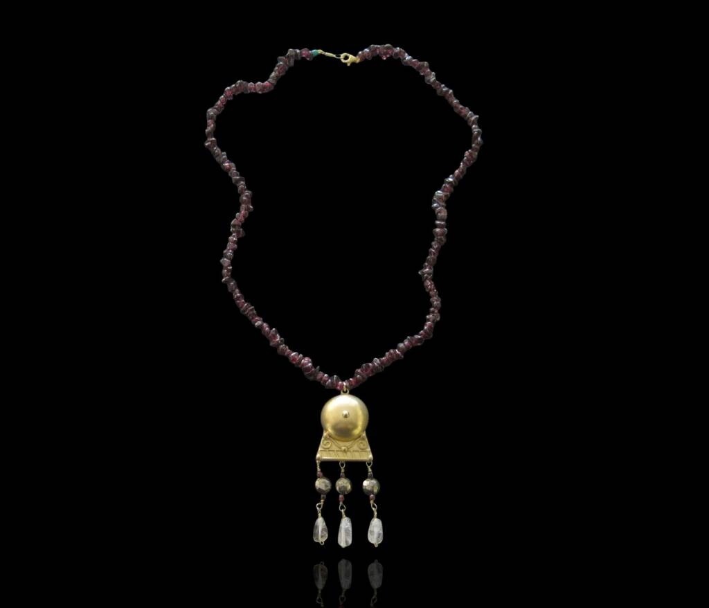 TUMBLED GARNET NECKLACE WITH ROMAN PENDANT