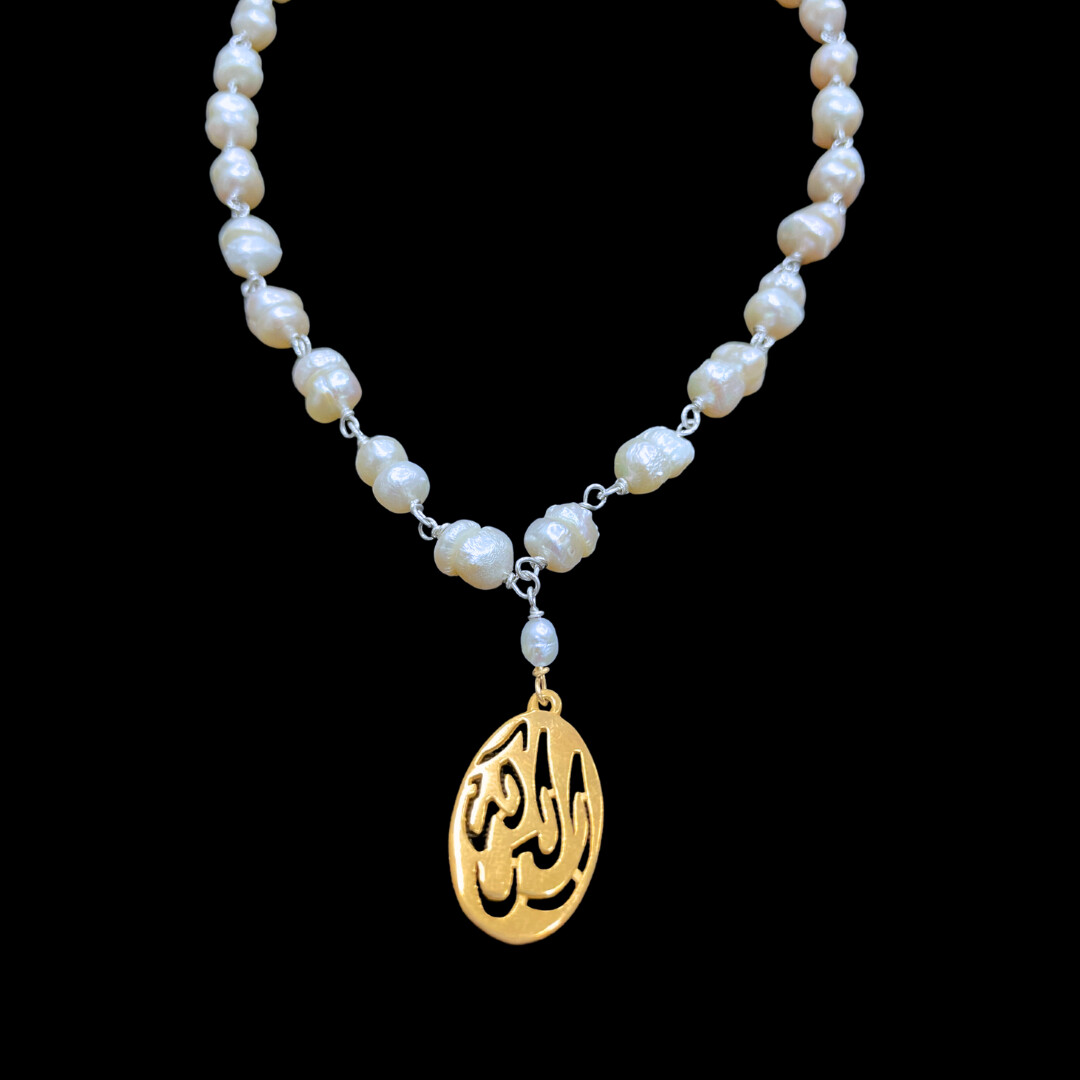 STONE WIRE NECKLACE WITH LARGE OVAL GOLD PLATED SALAM WORD