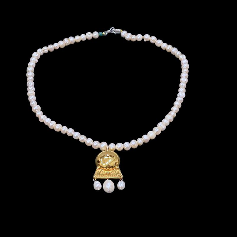 Pearl Necklace With Roman Motif Pendant