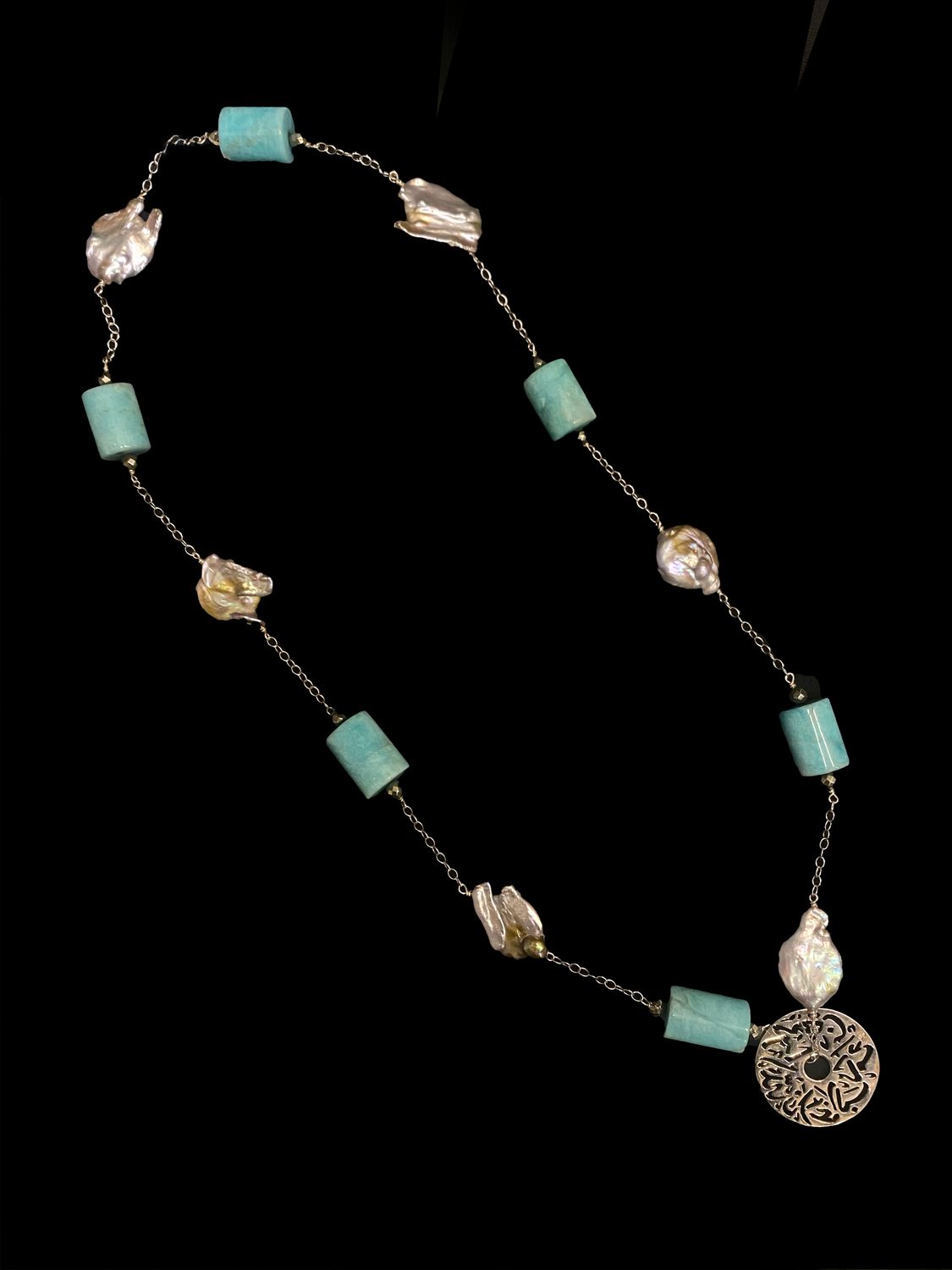 CHAIN NECKLACE WITH MEDIUM DISC AND FRAMED CUT STONE