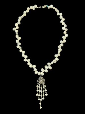 Pearl Necklace With Small Arabesque and Pearl Tassel