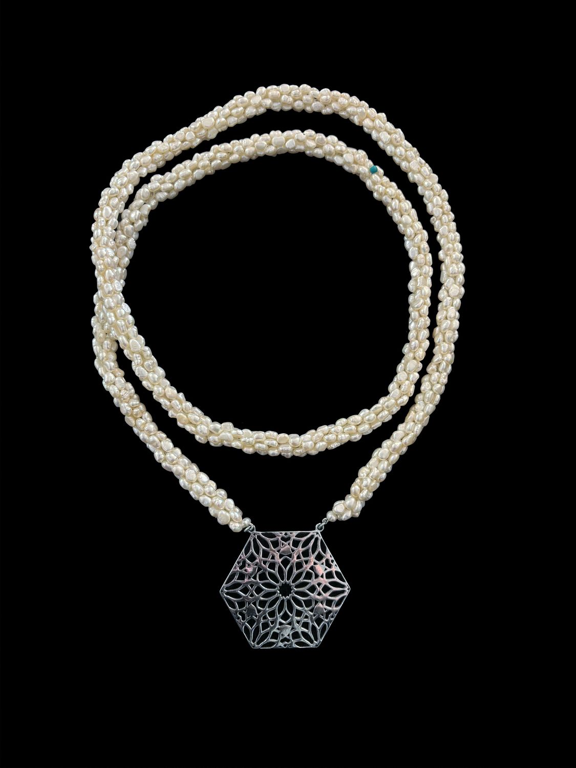 Long baroque pearl necklace with Hexagon