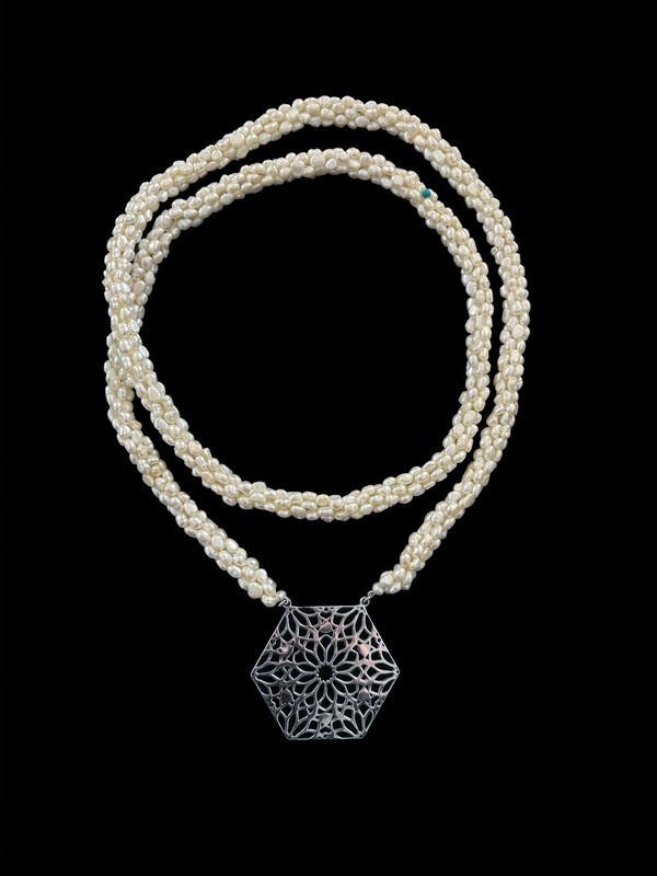 Long baroque pearl necklace with Hexagon