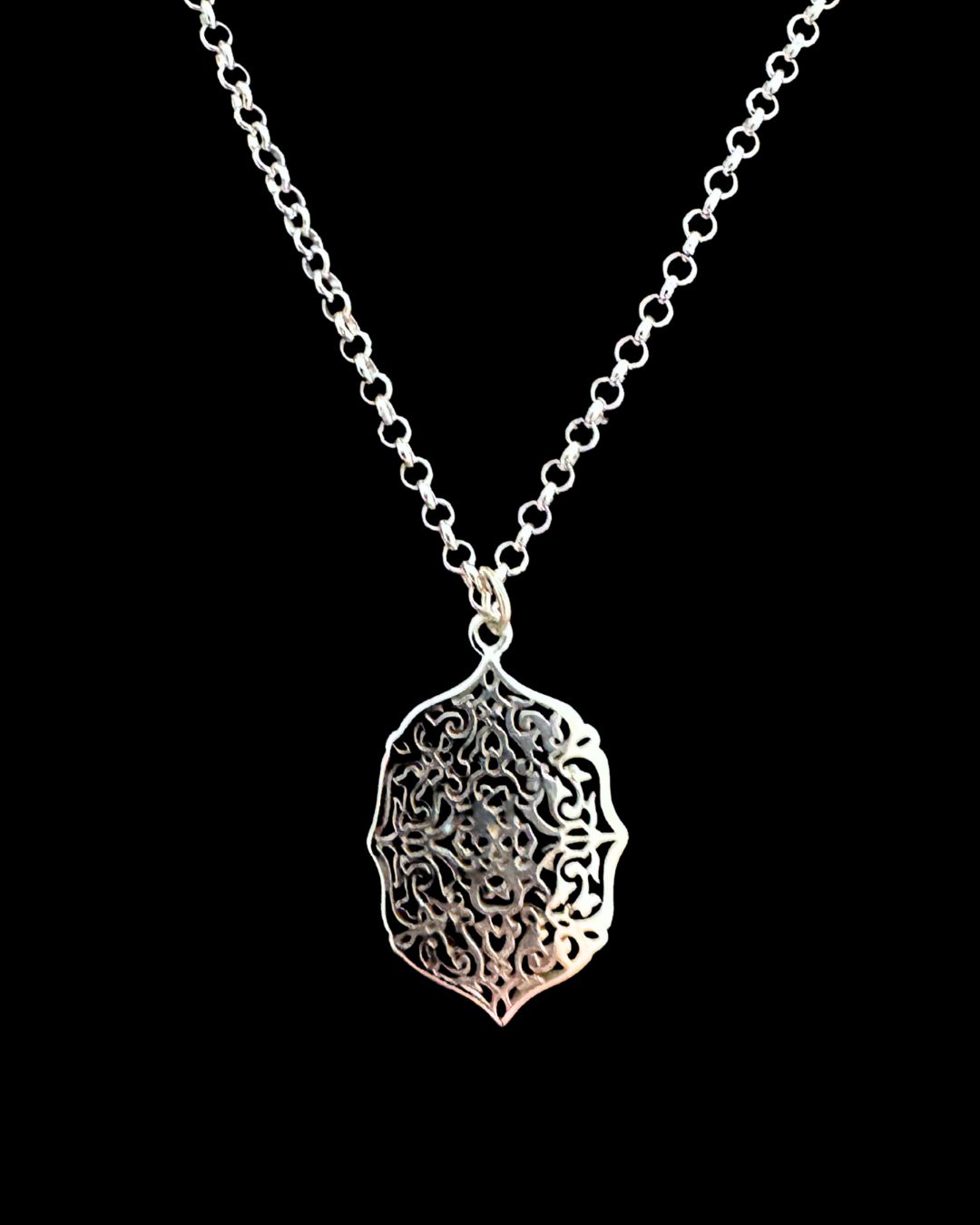 Silver Chain Necklace With Alhambra Pendant
