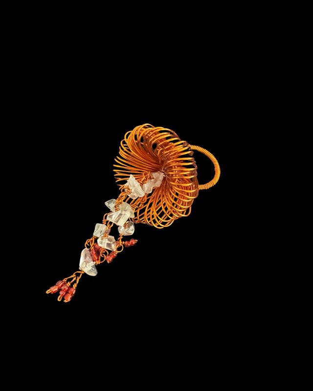 Sultan flower ring with tassel
