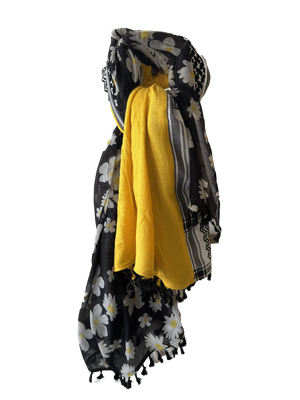 Hatta and Two Fabric Scarf Style 55