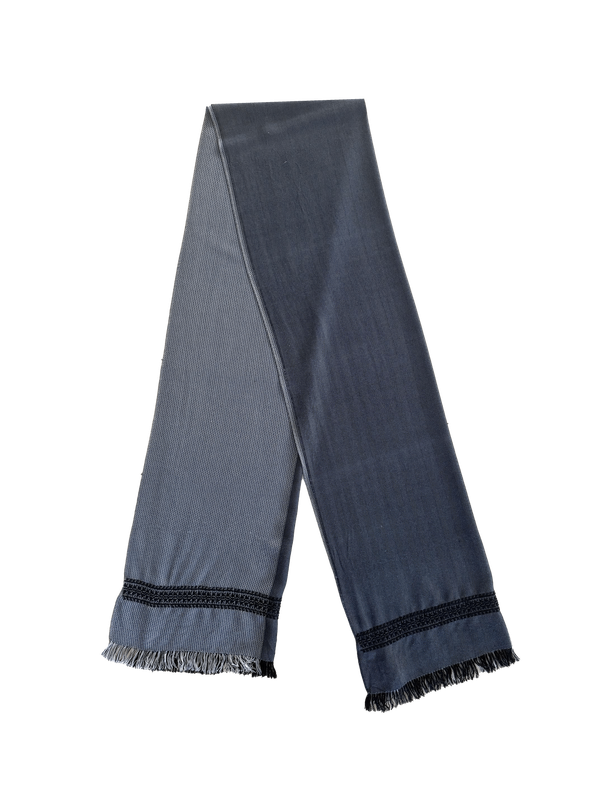 The Men&#39;s Scarf in Steel Grey with Embroidery on Both Sides