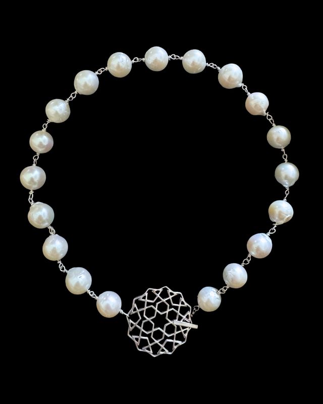Pearl Necklace with Cordoba Closure