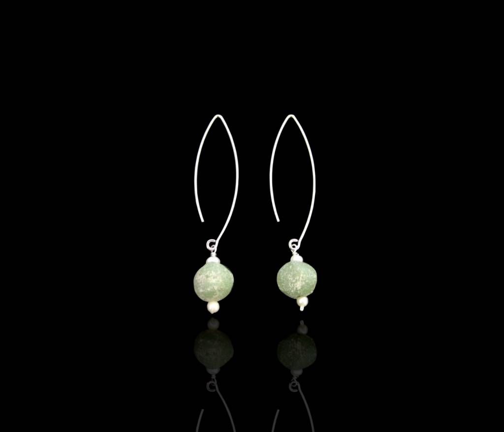 Oval Hoop Earring with Kunouz Stone