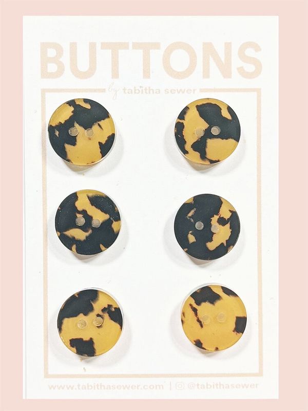 Tabitha Sewer, Tortoise Classic Circle Button