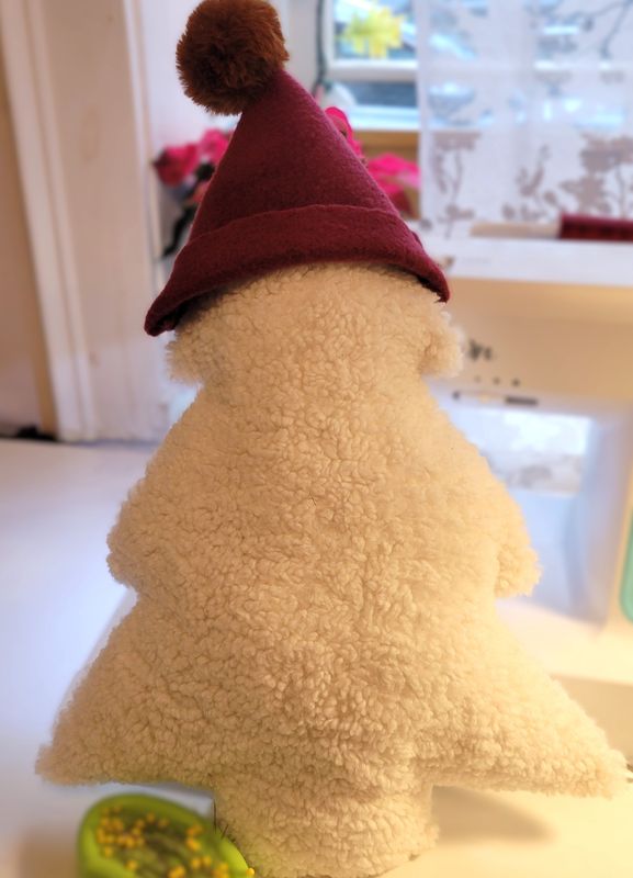 Be-a-Star or Tree! Holiday Pillow Workshop.  Monday, December 29th from 1-4 p.m.