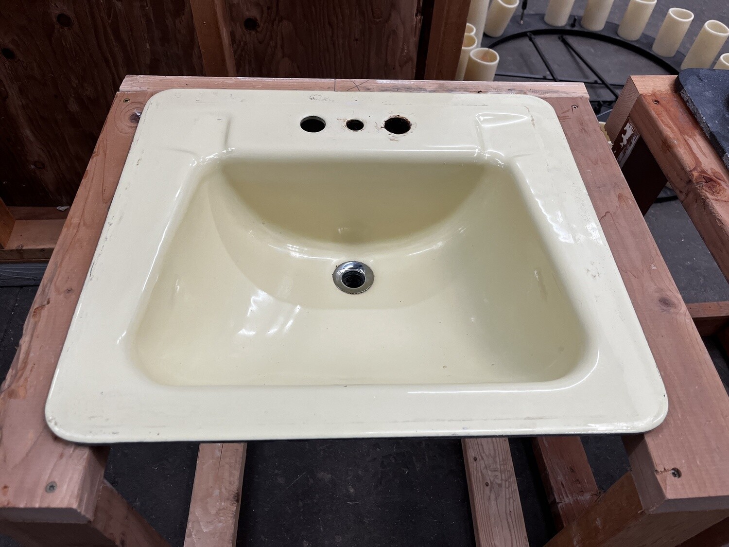 Vintage Crane Cast Iron Porcelain Drop-In Bathroom Sink (peach), Colour: Yellow