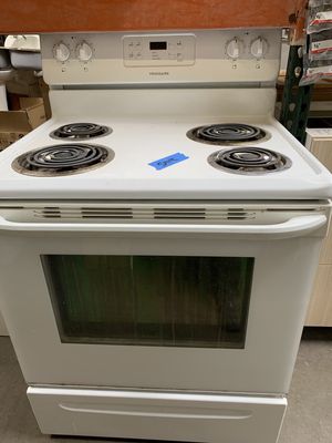 Frigidaire 30&#39;&#39; Freestanding Electric Range