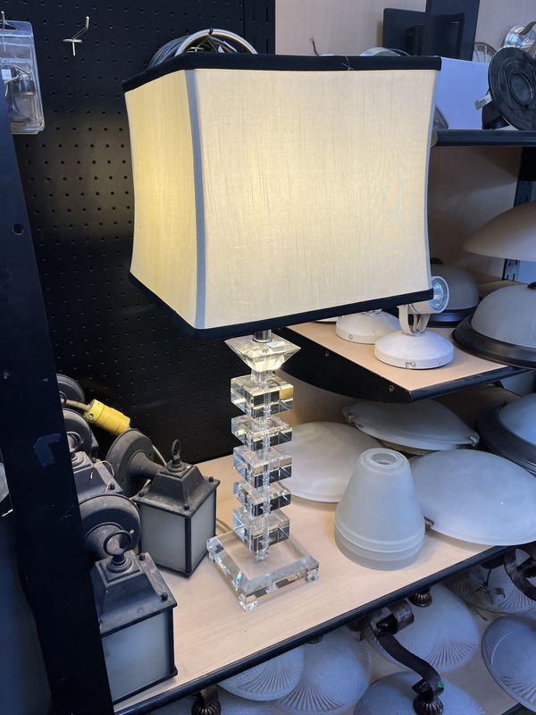 Modern Crystal Table Lamp – Stacked Cube Base