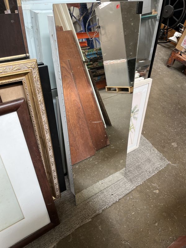 Mirrored In-Wall Medicine Cabinet – Glass Shelves, Hinged Door