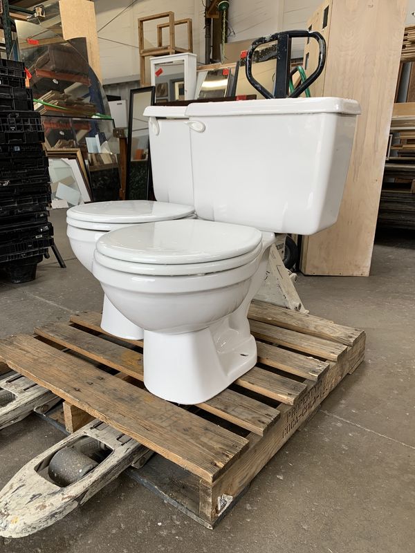 Round-Front 1.6 GPF Toilet – American Standard
