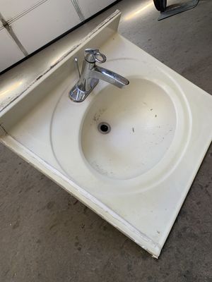 Off-White Bathroom Sink with Backsplash &amp; Chrome Faucet 621.05