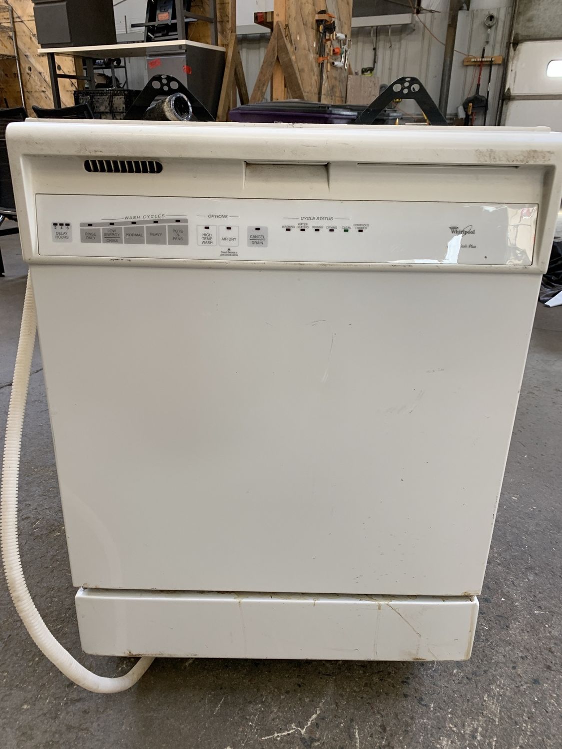 White Whirlpool Dishwasher – Quiet Wash Plus 621.06