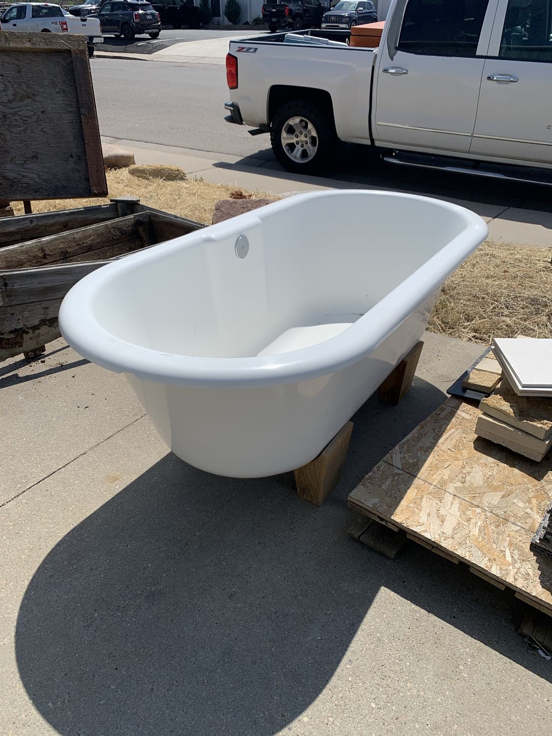 Victoria + Albert Freestanding Soaking Tub – White Volcanic Limestone Composite with Chrome Drain  630.05