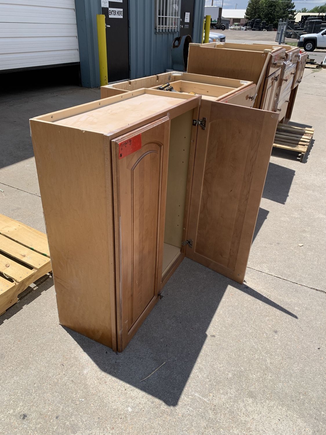 30&quot; Warm Maple Double-Door Wall Cabinet – Raised Arch Panel 708.03